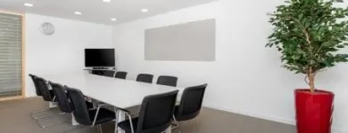 4 obrázok firmy REGUS - BRATISLAVA, CBC CENTER Služba požičiavania kancelárií v Bratislava BL